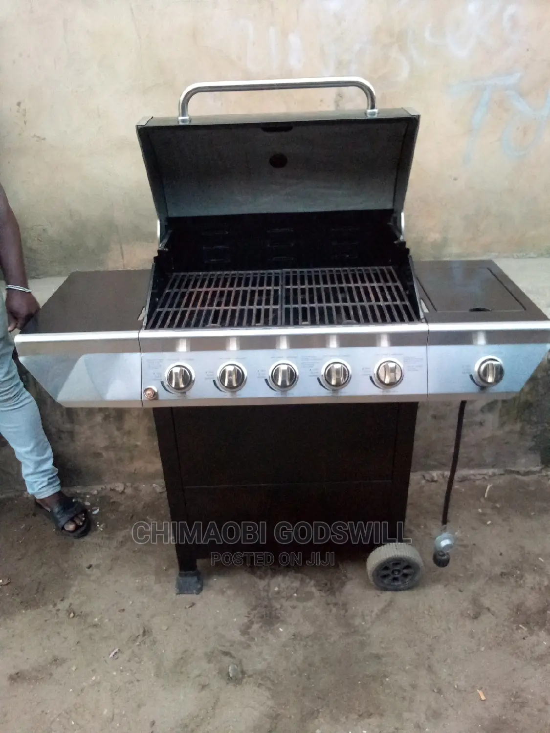 Barbecue and Grill Standing Machine