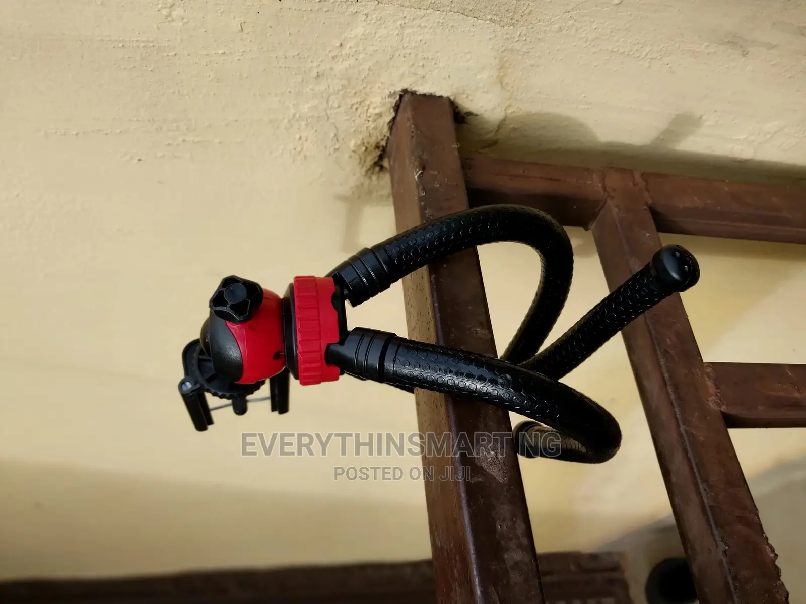 Minitripod With Phone Holder