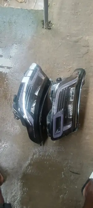 Range Rover Vogue 2018/2019 Head Lamp