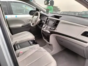 Toyota Sienna LE AWD 7-Passenger 2013 Gray