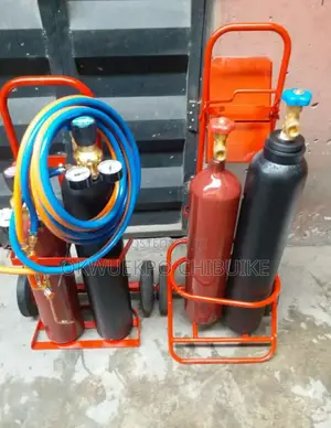 Oxygen and Acetylene Cylinder 2metires