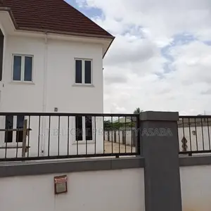 6bdrm Duplex in L.T B Light 🚨, Oshimili South for sale