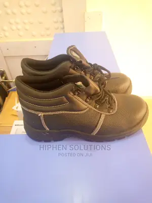 Sturdy Material Construction Shoes