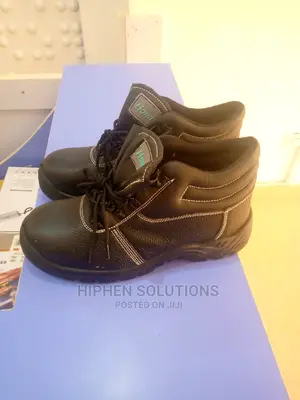 Extremely Compact Comfortable Safety Shoes