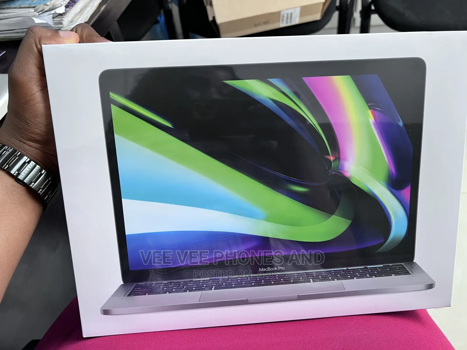 New Laptop Apple MacBook Pro 2022 M2 8GB Apple M2 SSD 256GB