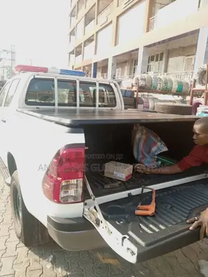 Toyota Hilux Cover
