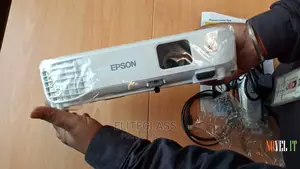 Brand New Epson EB-E01 3LCD,3300 Lumens With Easy Alignment
