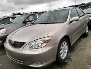 Toyota Camry 2005 Gold