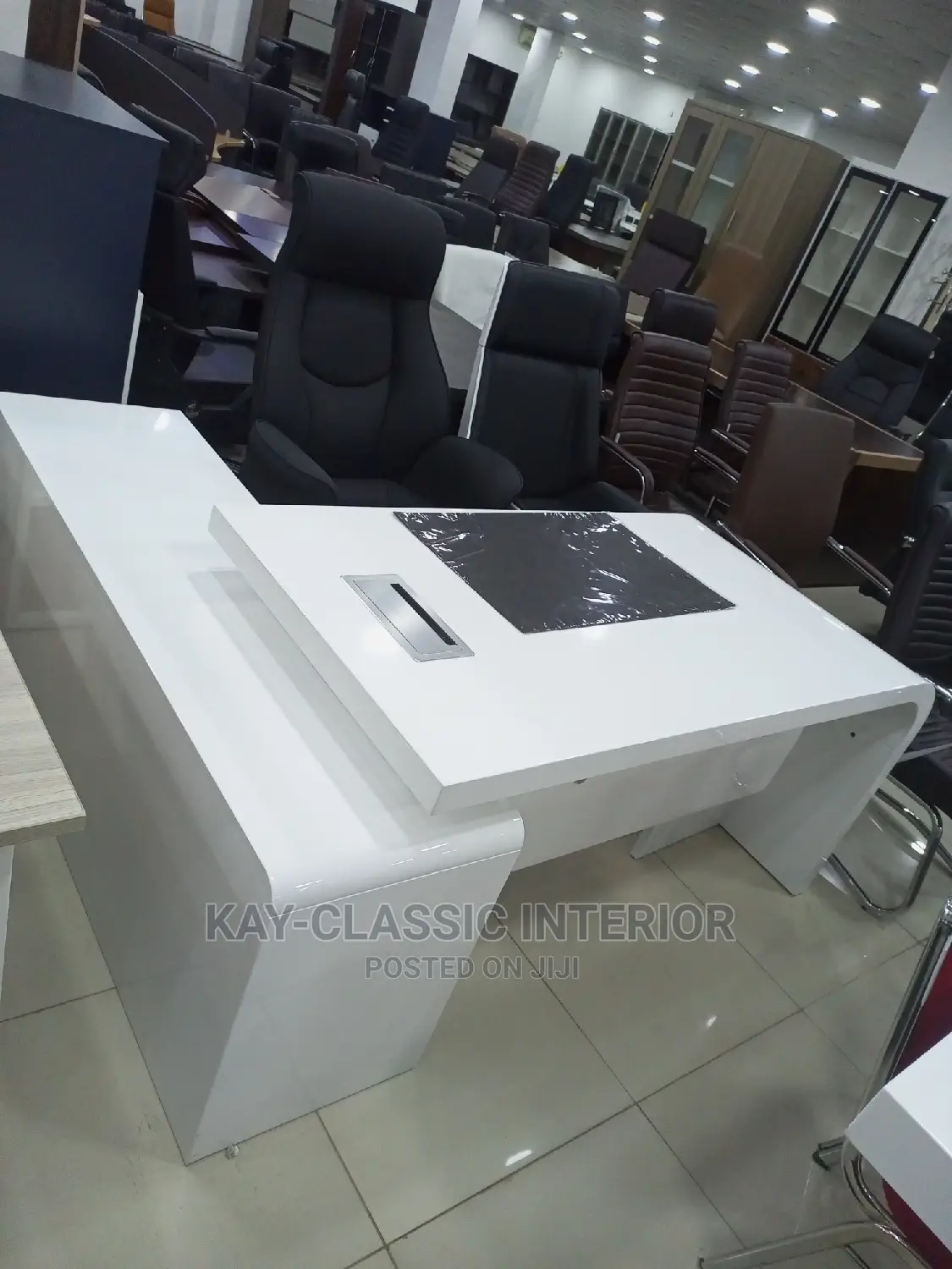 1.6mt White Executive Office Table