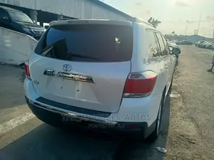 Toyota Highlander Limited 2012 White