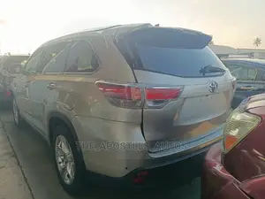 Toyota Highlander 2015 Gold