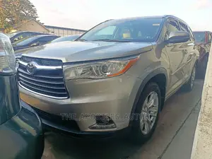Toyota Highlander 2015 Gold