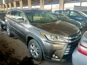 Toyota Highlander XLE V6 4x4 (3.5L 6cyl 6A) 2016 Gray