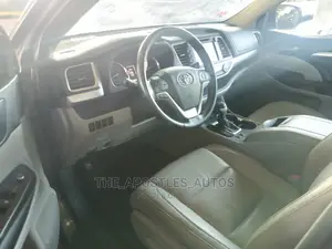 Toyota Highlander XLE V6 4x4 (3.5L 6cyl 6A) 2016 Gray