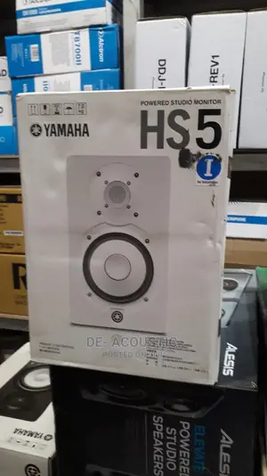 HS5 Powered Studio Monitor