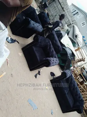 7 Seaters Black Chesterfield Sofa