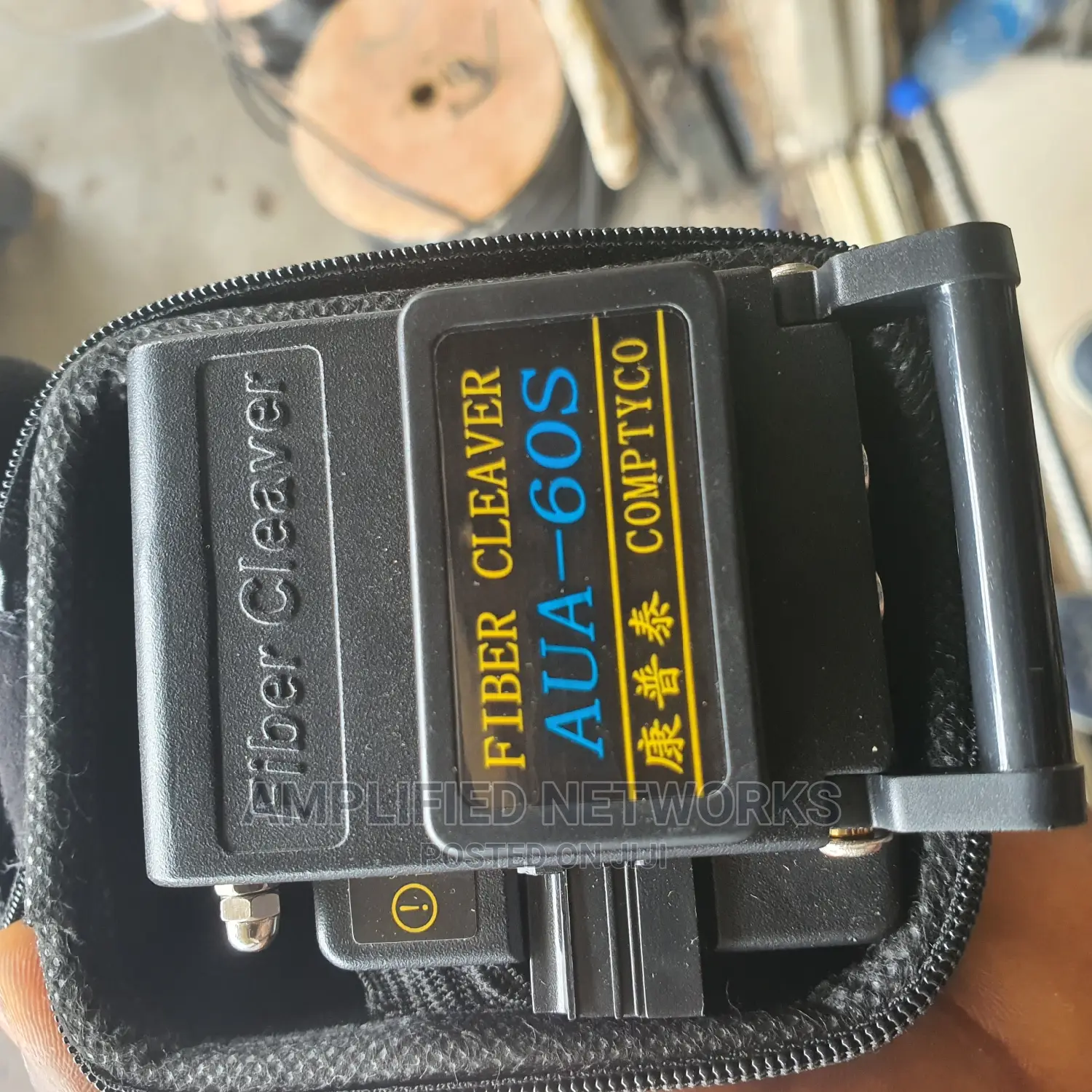 Very High Precision Fiber Cleaver