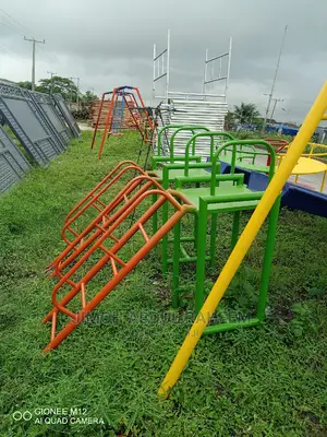 Modern Marry Gos Round And Swing.