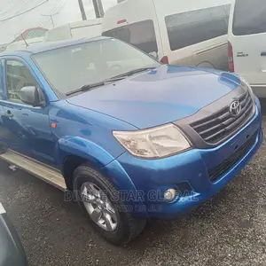 Toyota Hilux 2014 Blue
