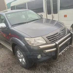 Toyota Hilux SR 4x4 2014 Gray