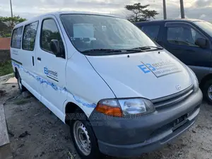 Toyota HiAce 2005