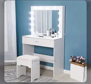 Dresser Set With Light