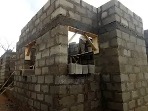 Bricklayer for Building, Renovation, Plastering Etc.