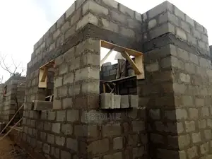 Bricklayer for Building, Renovation, Plastering Etc.