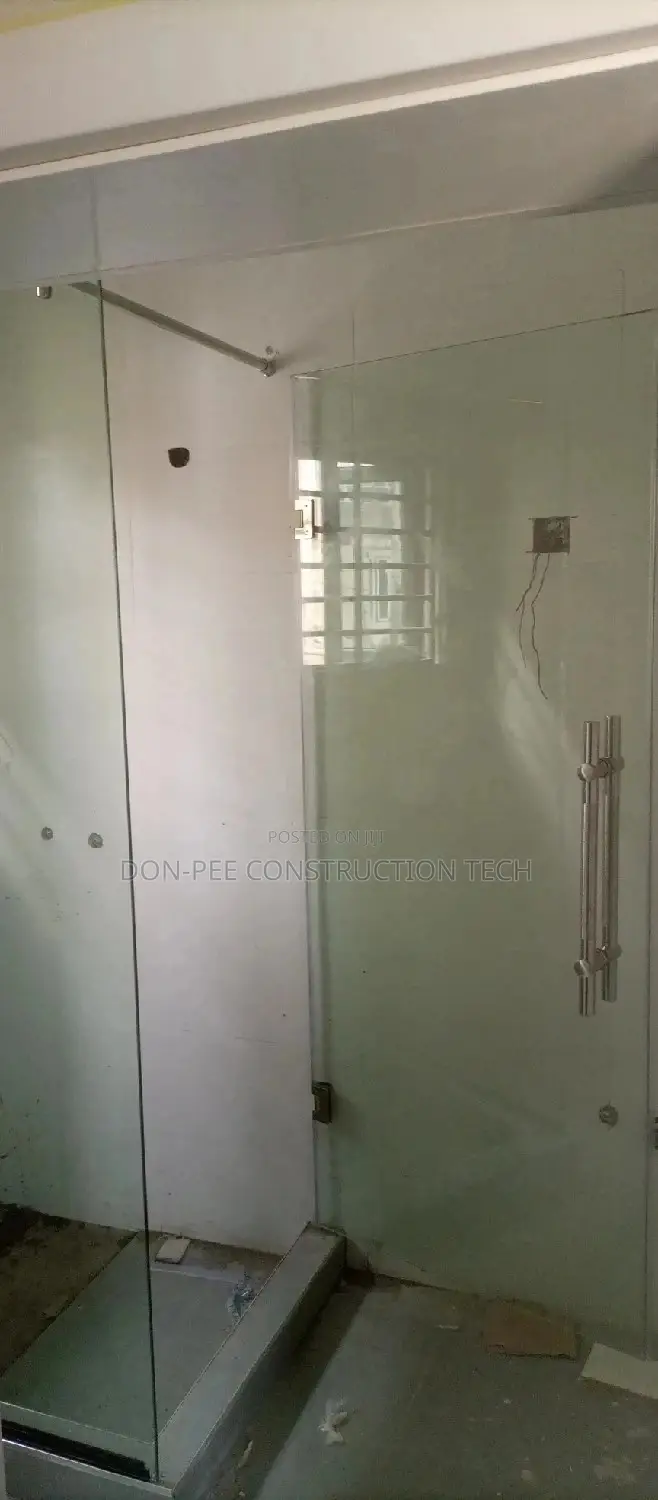 Clear Shower Cubicle