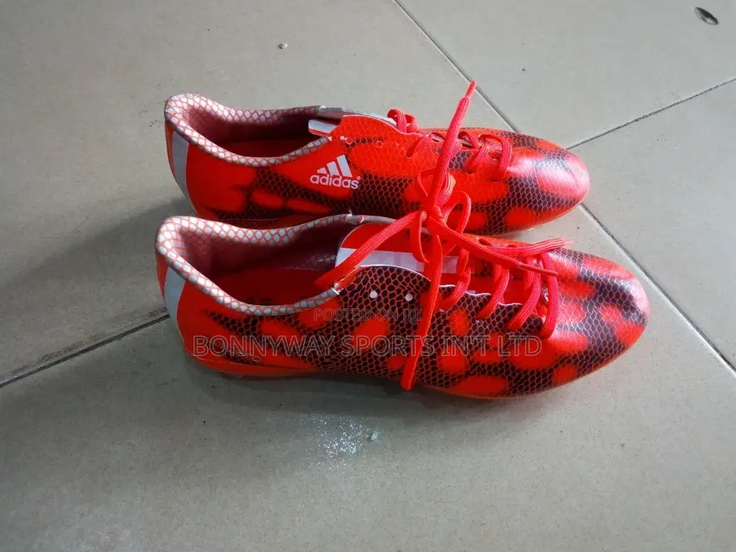 Adidas Size 39 Soccer Boot