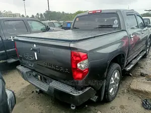 Toyota Tundra 2015 Gray
