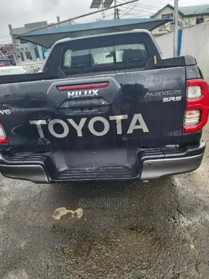 Toyota Hilux Revo Double Cab Petrol 2.7 AWD 2022 Beige