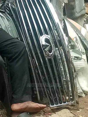Front Grill Infiniti Fx 35 , Qx56 and Qx80 2010 to 2015
