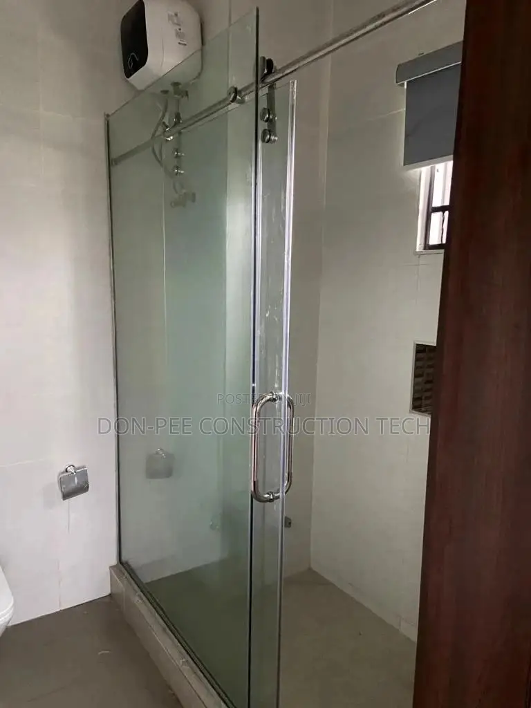 Strong Shower Cubicle