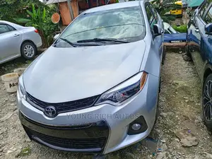 Photo - Toyota Corolla 2015 Silver