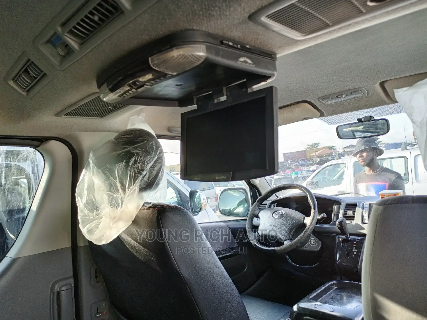 Toyota HiAce 2013 Black