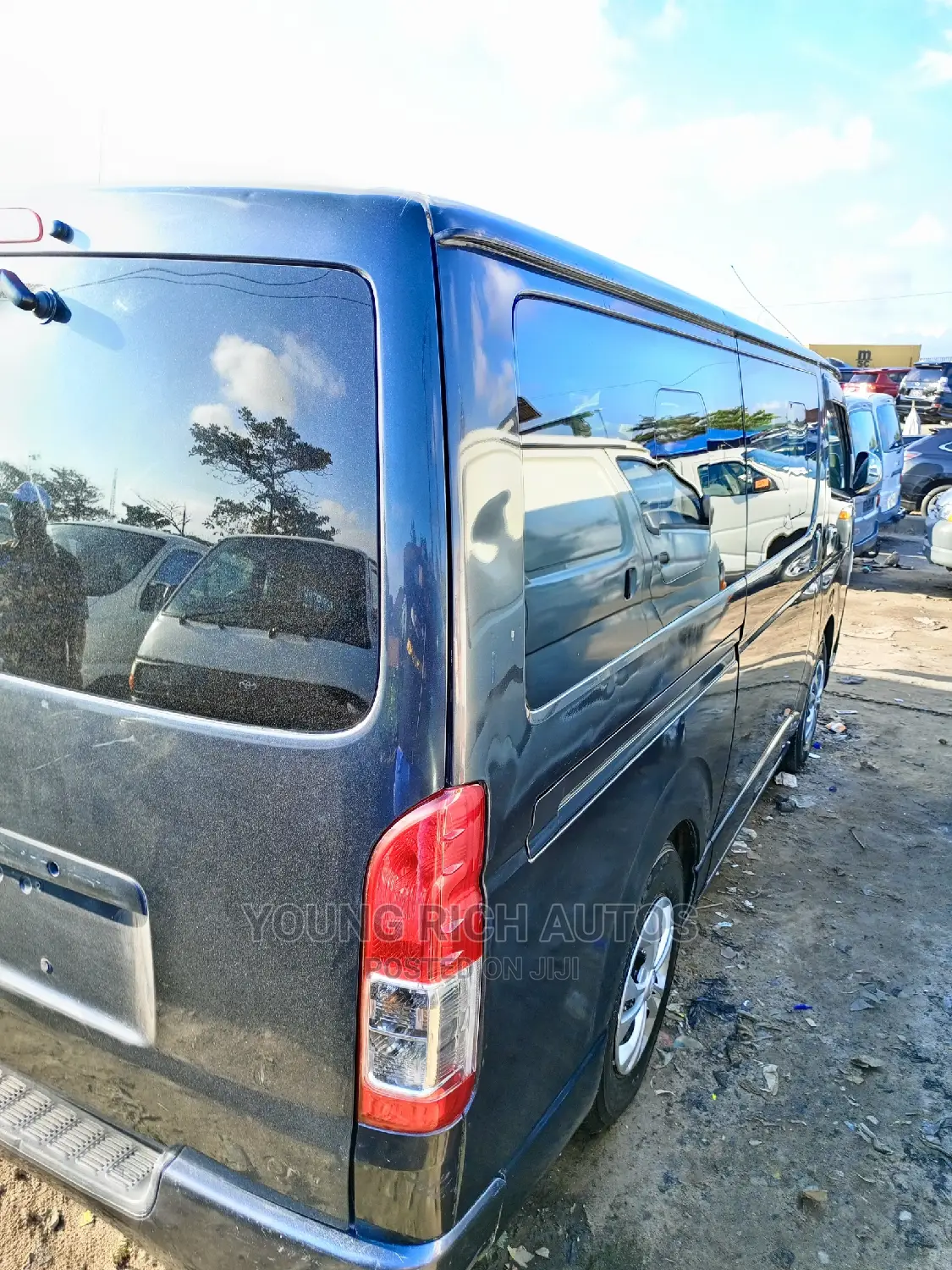 Toyota HiAce 2013 Black