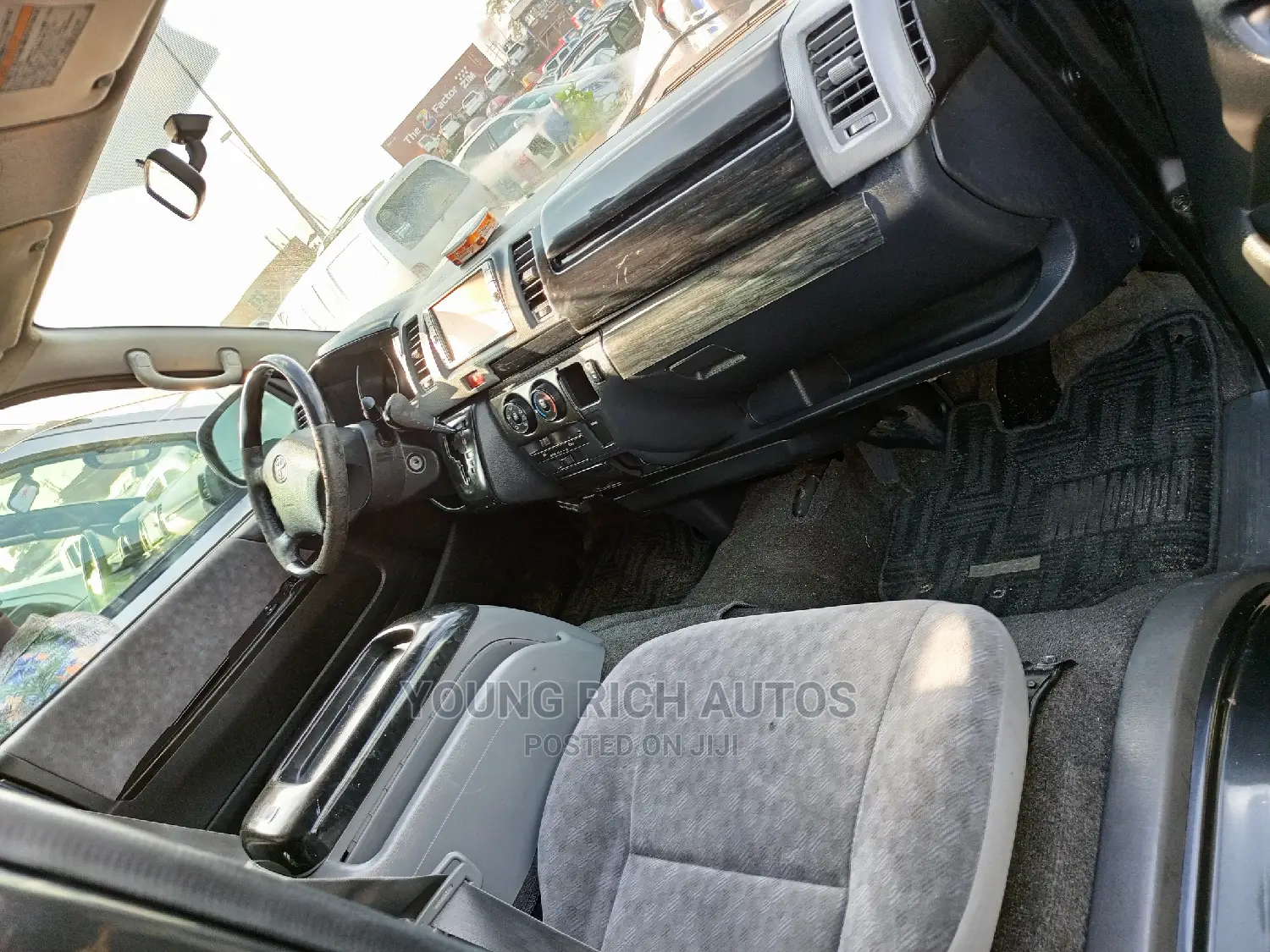 Toyota HiAce 2013 Black
