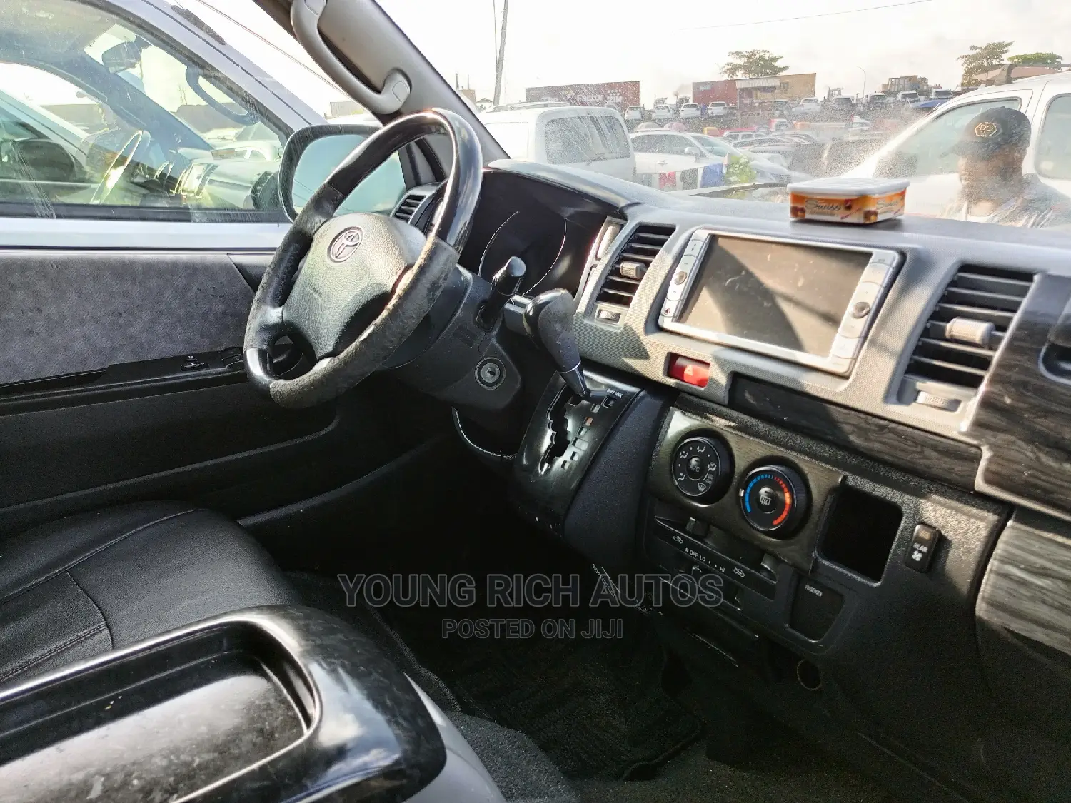 Toyota HiAce 2013 Black