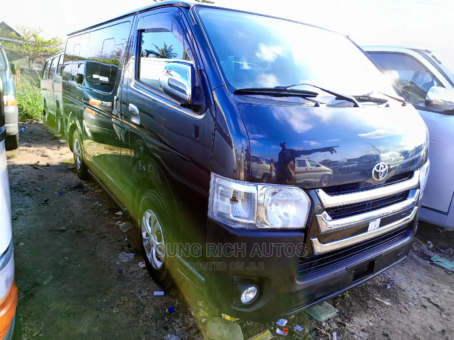 Toyota HiAce 2013 Black