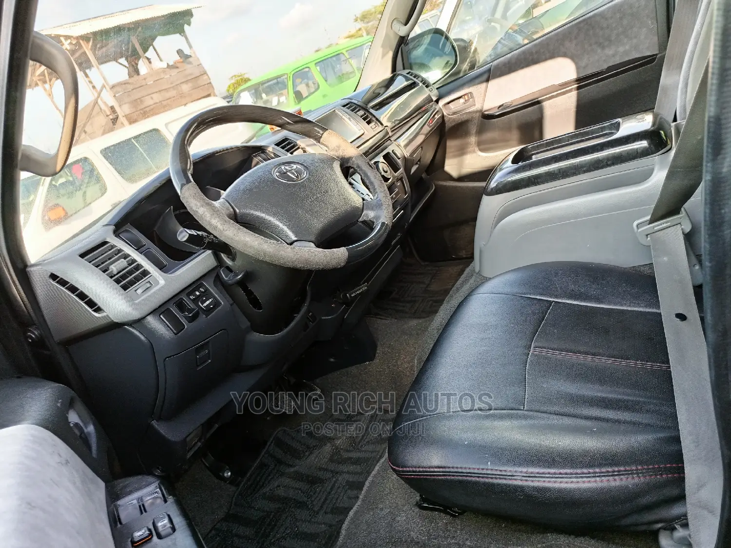Toyota HiAce 2013 Black