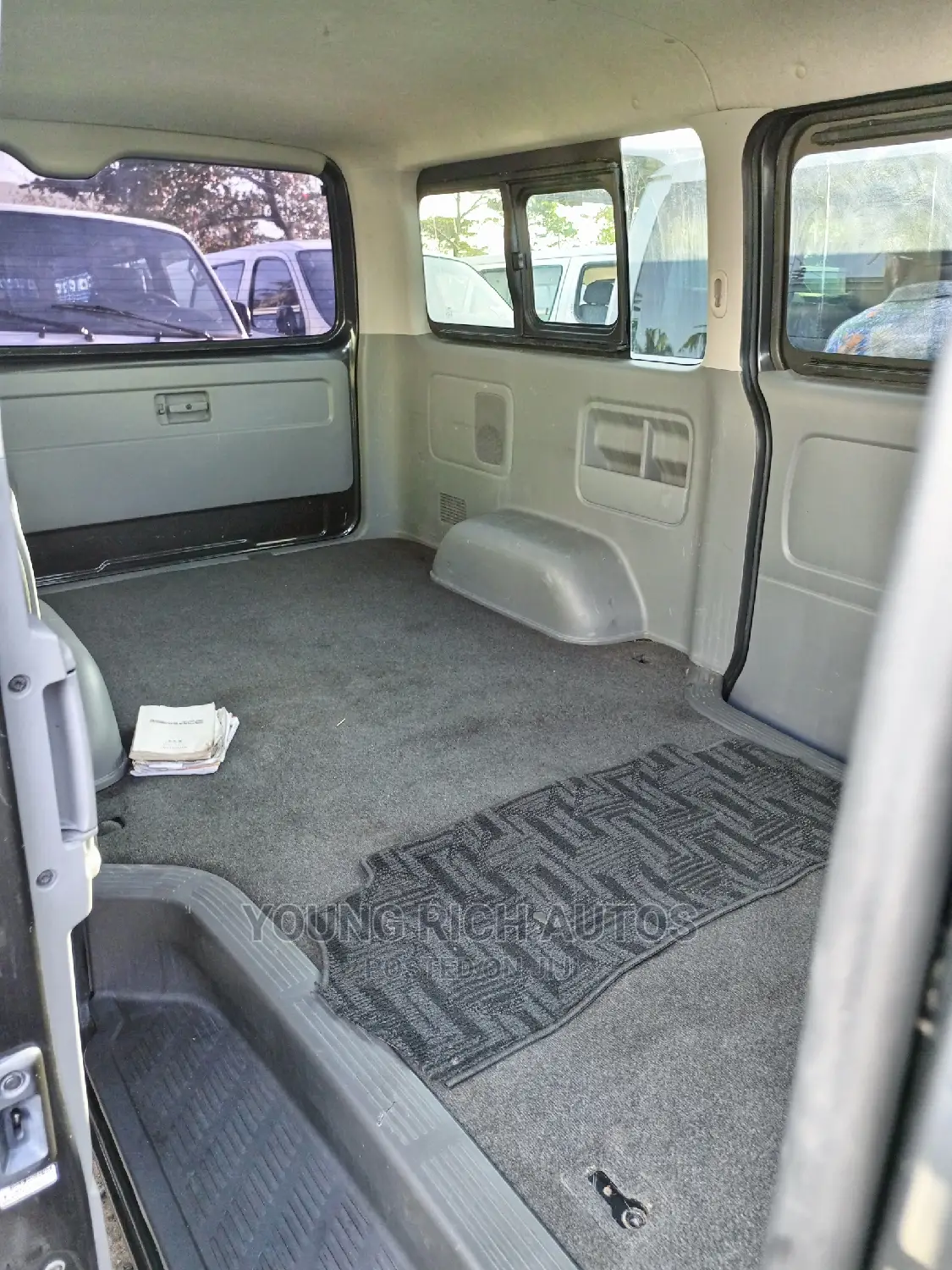 Toyota HiAce 2013 Black