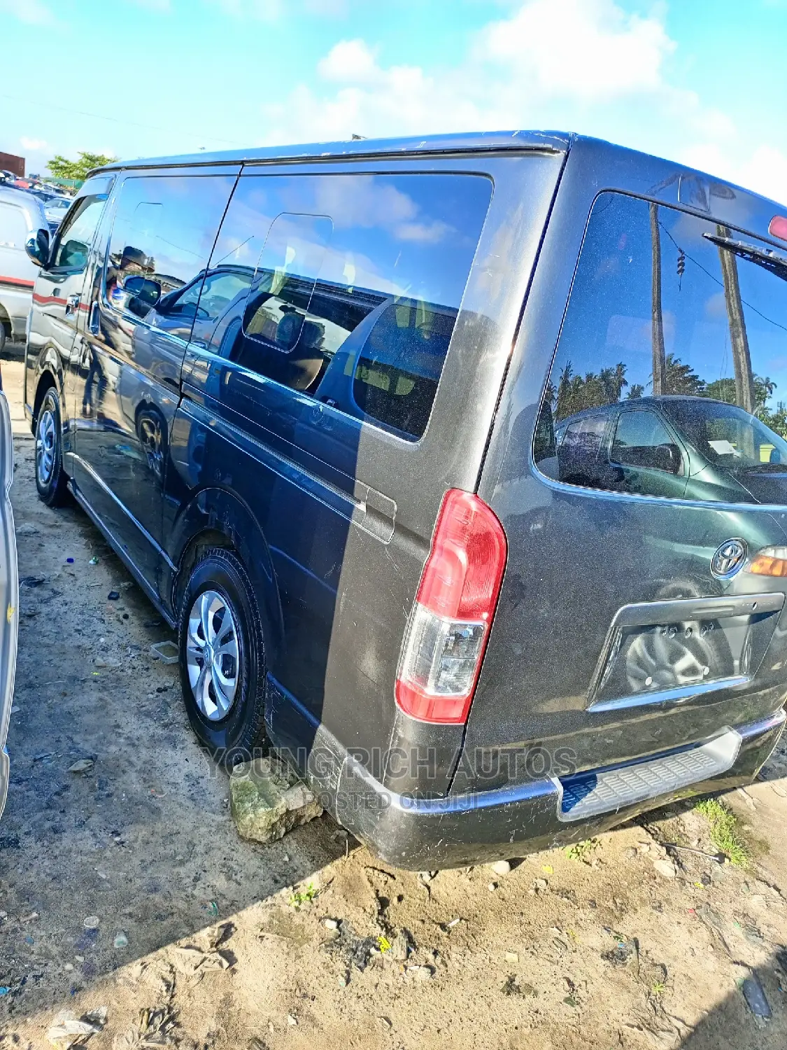 Toyota HiAce 2013 Black