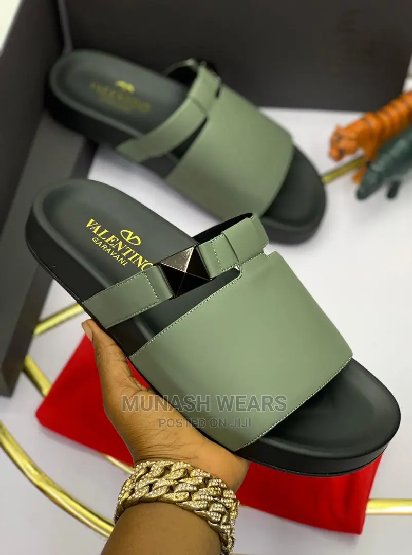 Valentino Slipers