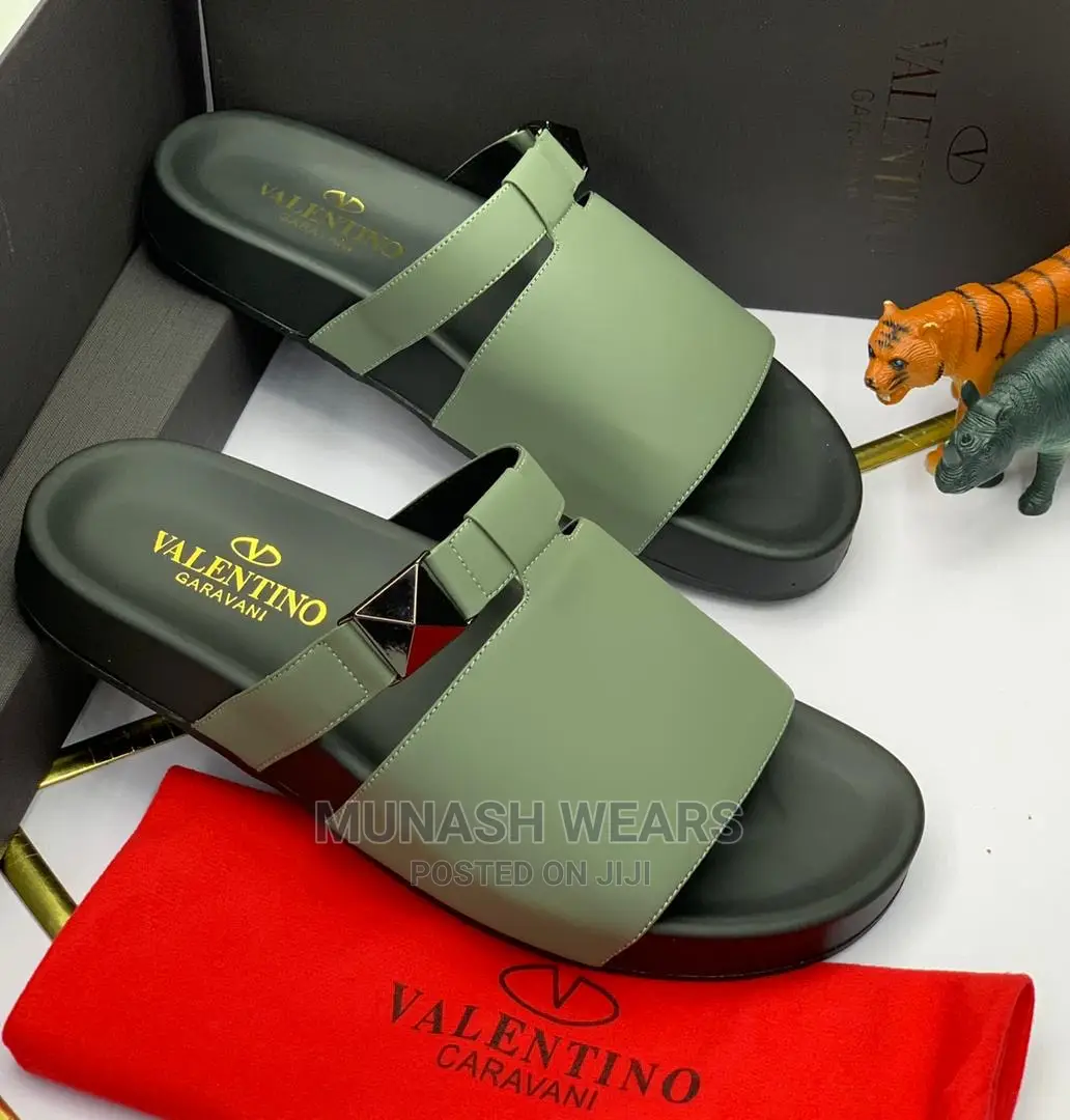 Valentino Slipers