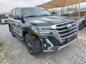 Toyota Land Cruiser 5.7 V8 GXR 2020 Black