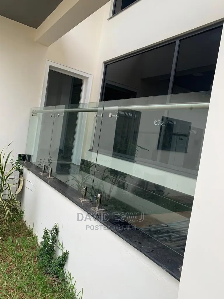 Tampered Glass Staircases With Side Rail