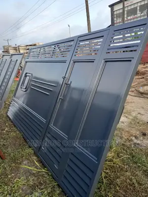 Photo - Rolling Gate