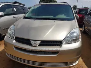 Toyota Sienna LE AWD 2005 Gold