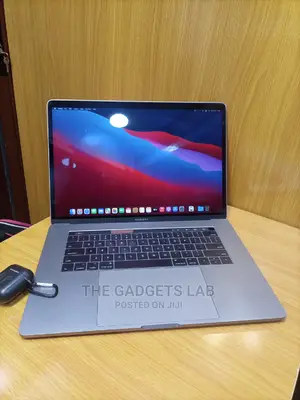 Laptop Apple MacBook Pro 2017 16GB Intel Core i7 SSD 512GB